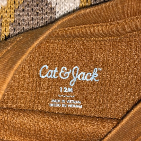 SOLD!! Cat & Jack 12M Boy Outfit - Picture 4 of 6